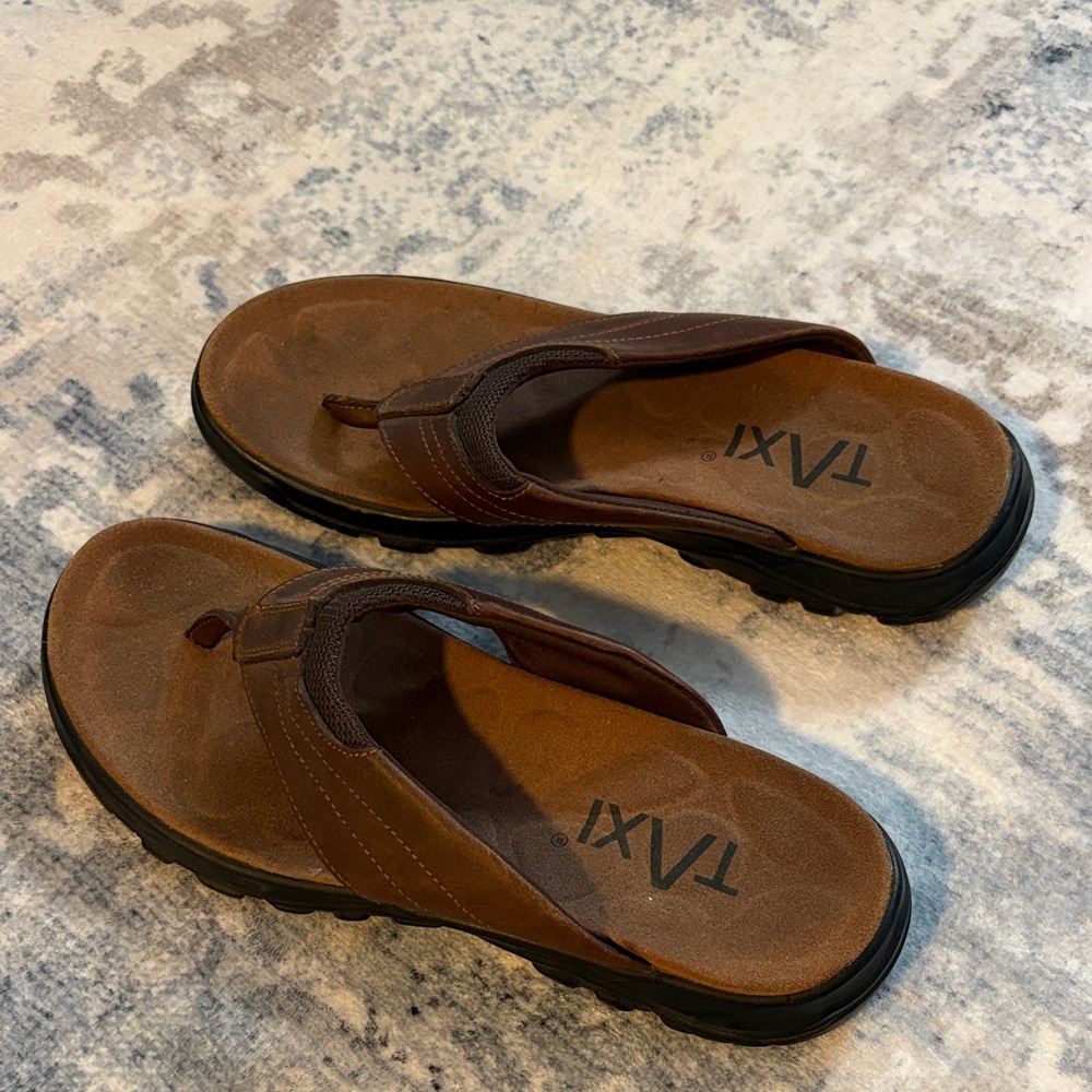 TAXI Men's Casual Brown Flip-Flops